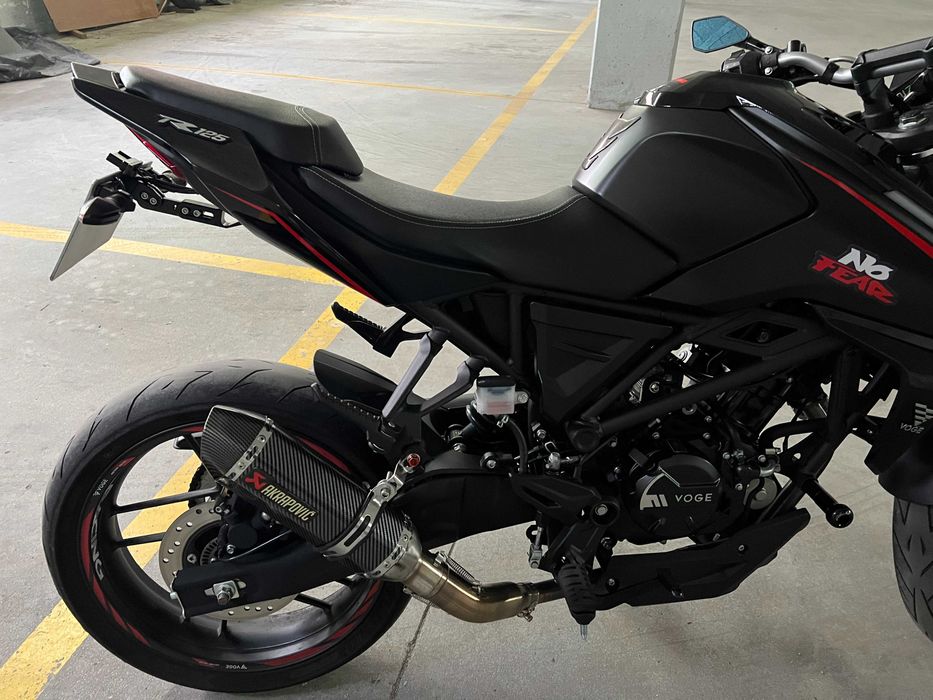 VOGE 125R 125cc - Preta / Vermelha