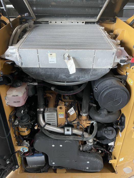 Mini pá carregadora Caterpillar 242D3