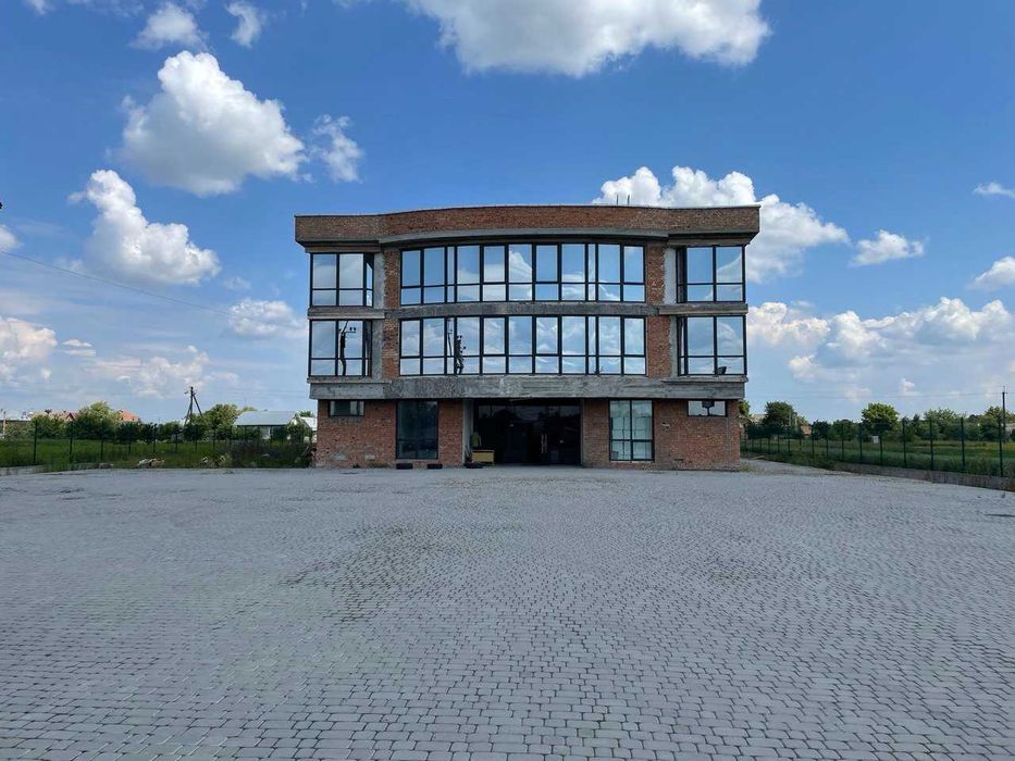 Продається нежитлове комерційне приміщення біля Івано-Франківська