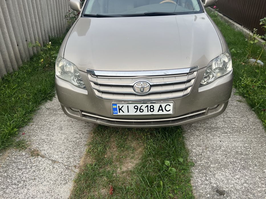 Легковий автомобіль тойота авалон