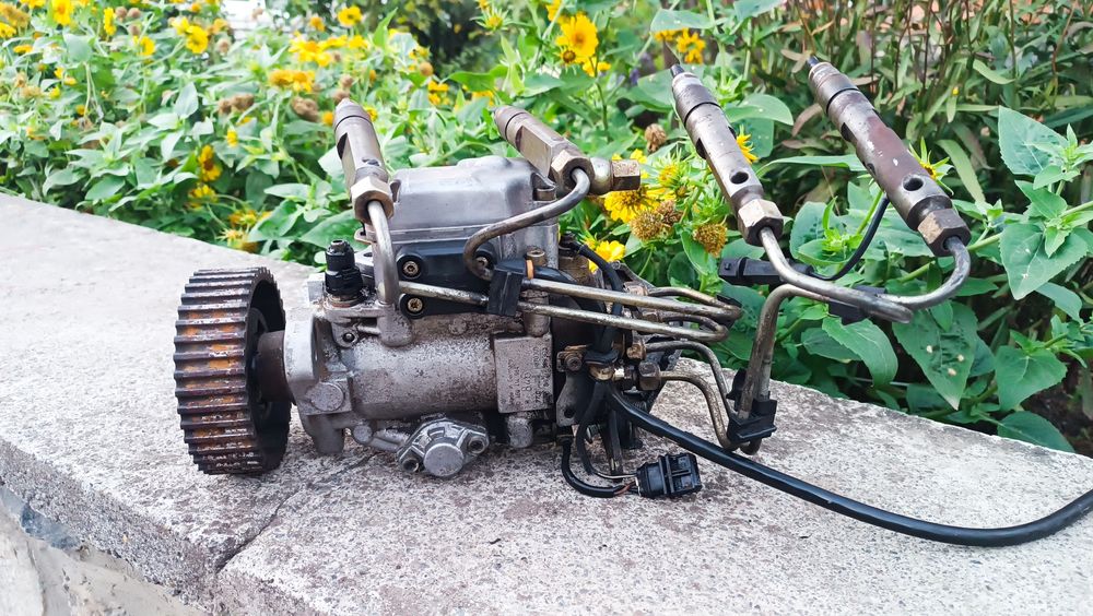 Продам топлівну апаратуру з автомобіля Вольво v-40