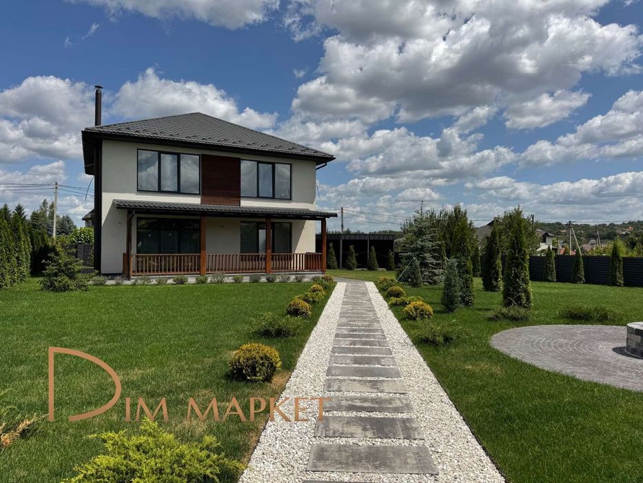 Великий будинок з меблями та ділянкою 15 соток.