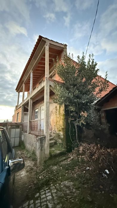 Vende-se casa em sambade alfândega da fé