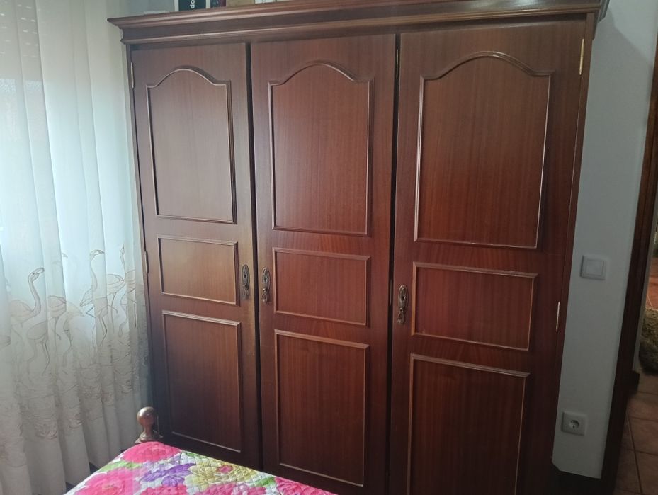 Quarto completo em Madeira