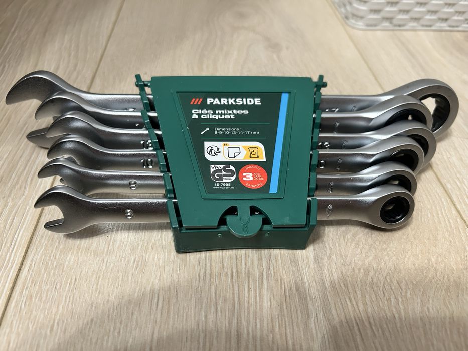 Набір ключів Parkside з тріскачкою (Німеччина) є з шарніром та без.