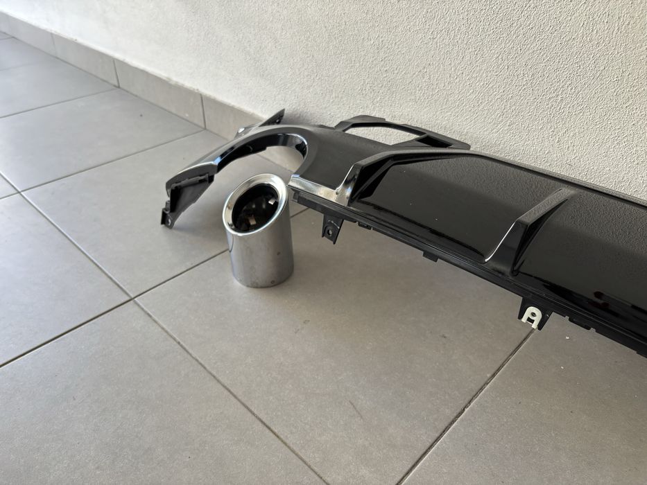 Parachoques BMW 330e 2026 peças traseira (ponteiras, difusor e reforço)