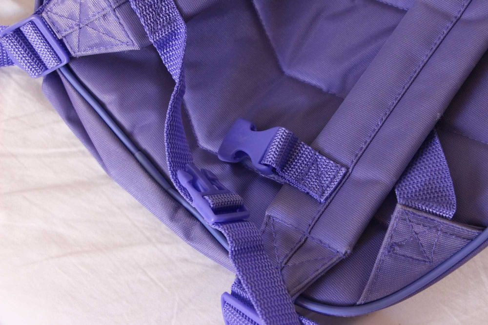 Mochila de criança roxa do winnie-the-pooh