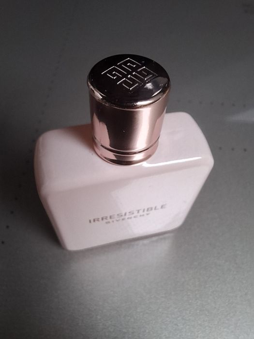 Damskie EDP  Givenchy Irresistible Rose Velvet 8ml  nowa miniaturka
