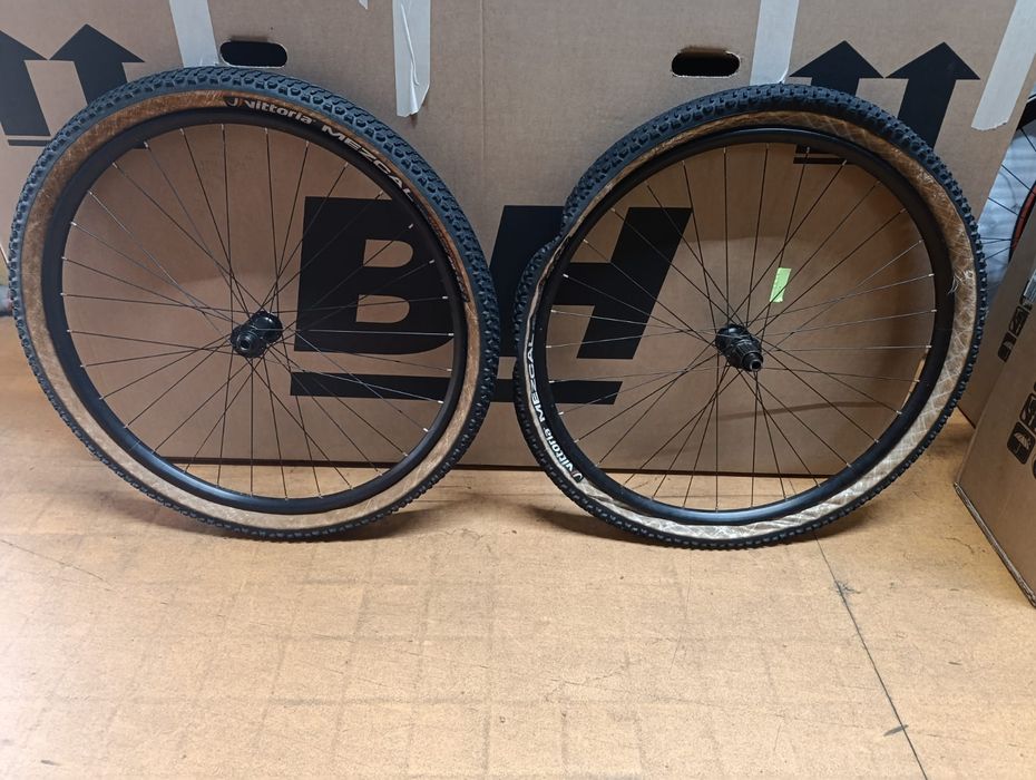 Rodas btt 29 boost com pneus