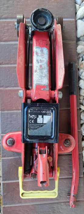 Podnośnik samochodowy hydrauliczny 2T