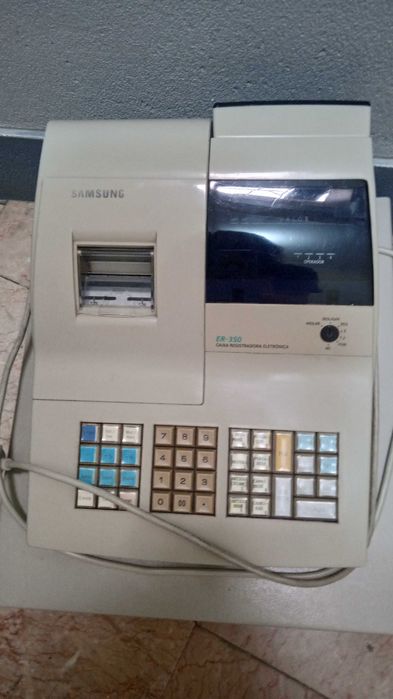 Maquinas registadoras a funcionar