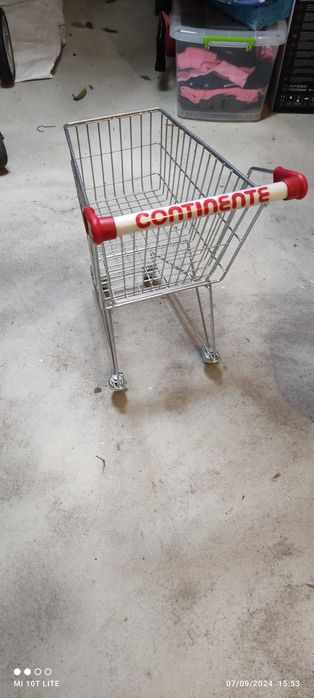 Várias brincadeiras para os pequeninos em excelente estado