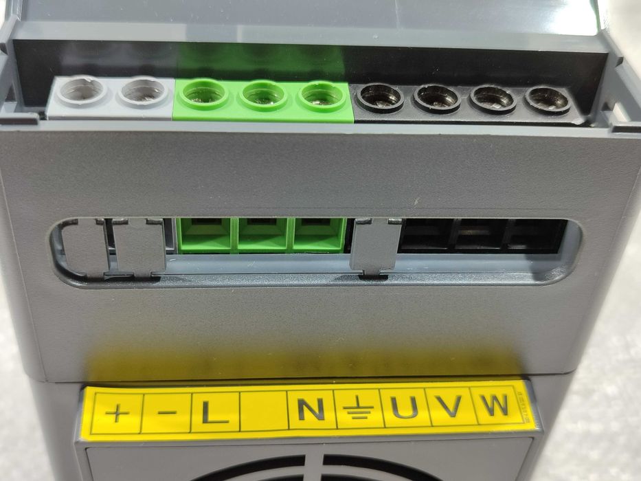 7,5кВт 11кВт 15 кВт 380В/380В конкурент DANFOSS частотник