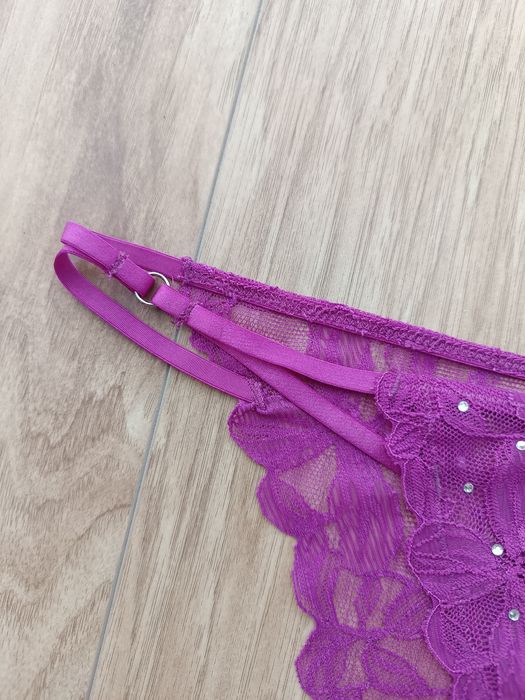 Seksowne fioletowe koronkowe majtki z kamyczkami M/L 38/40
