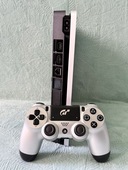 PlayStation 4 Slim 1TB Gran Turismo Limited Edition — як нова