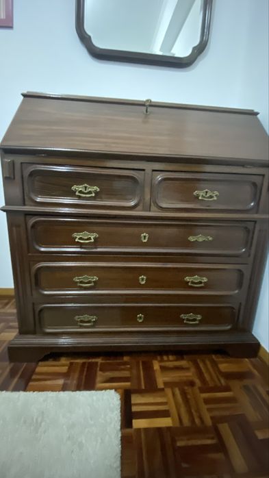 Escrivaninha / comoda