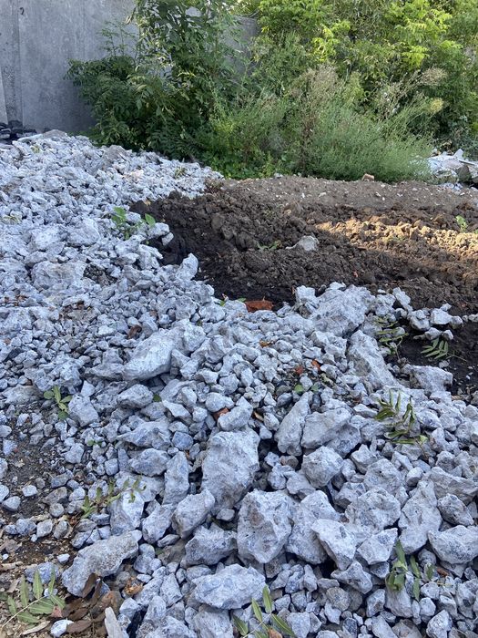 Віддам безкоштовно грунт:глина,чорнозем.Бой бетону,цегли.Самовивіз.