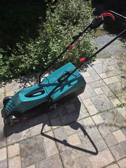 Corta relva Bosch Arm 32