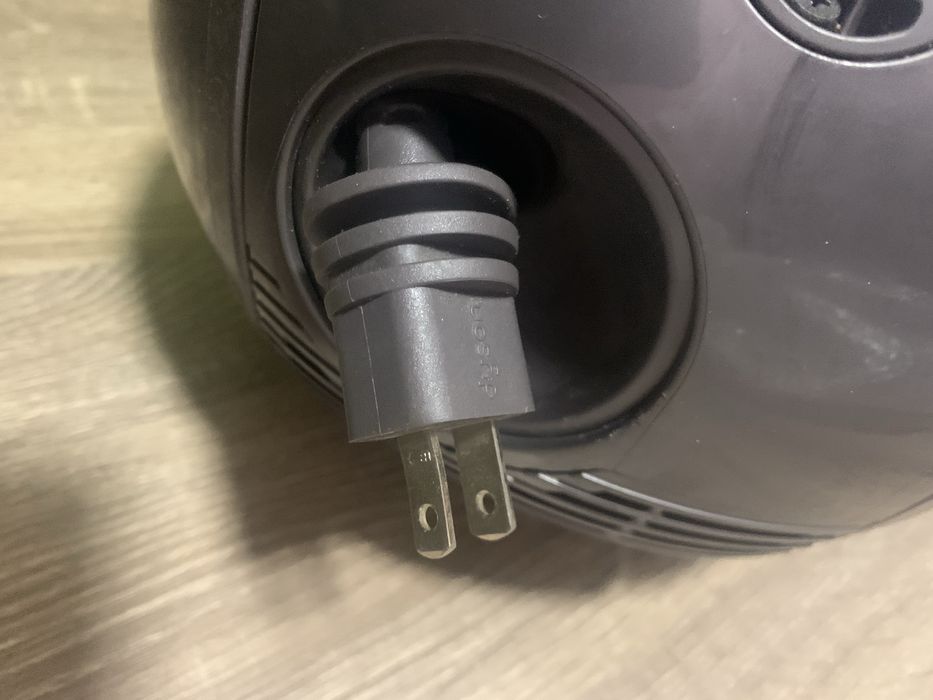 Продам пылесос Dyson !!!
