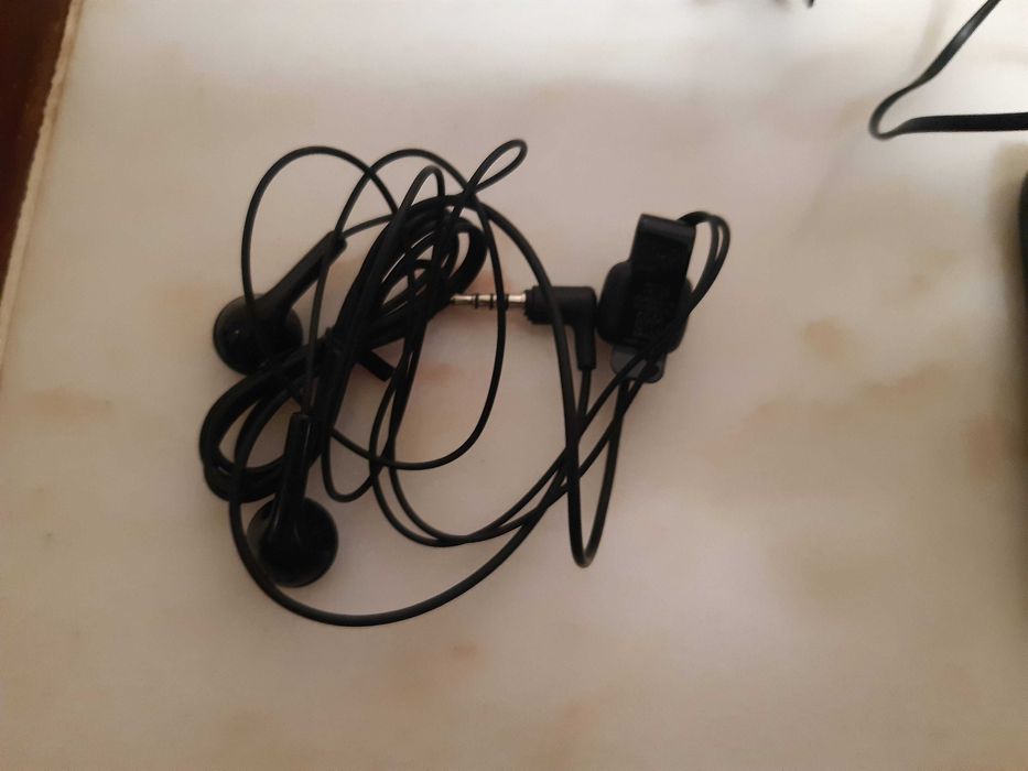 3telemóveisNOKIA+4baterias+3carregadores+1phone com microfone