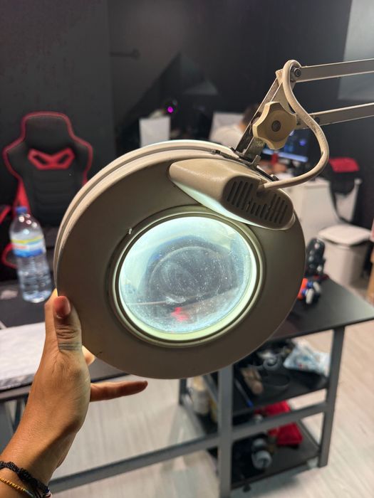 Lupa Profissional com Luz e Pé – Estética