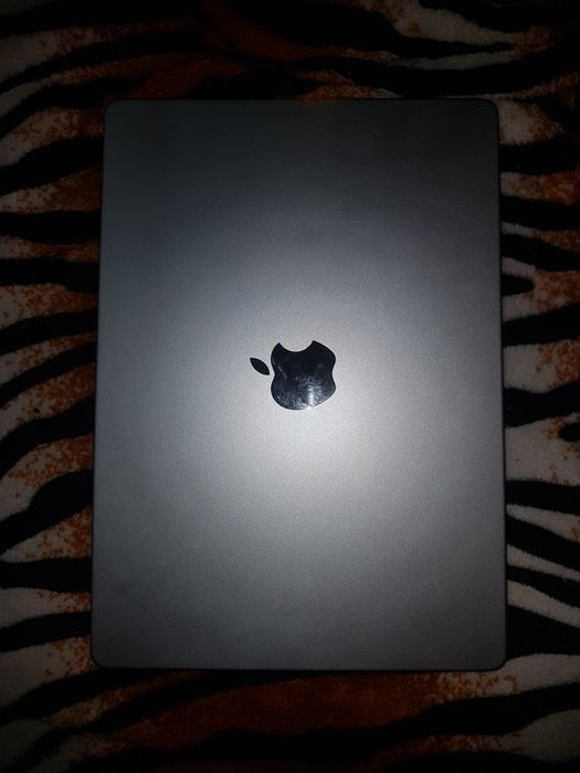 Macbook a2992 M3