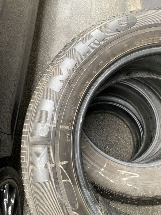 235/60 R17 Kumho комплект шин всесезонных.