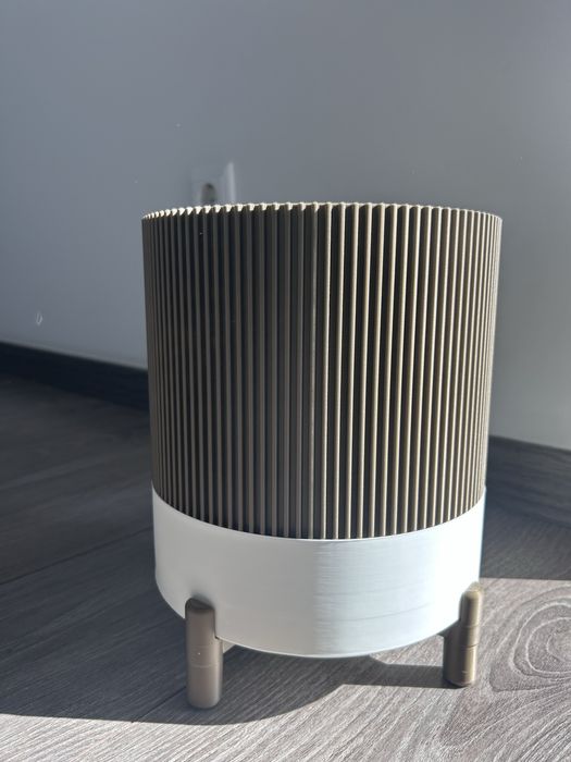 Vaso Cachepot Cilíndrico Moderno em Bronze com Nervuras e Base Branca