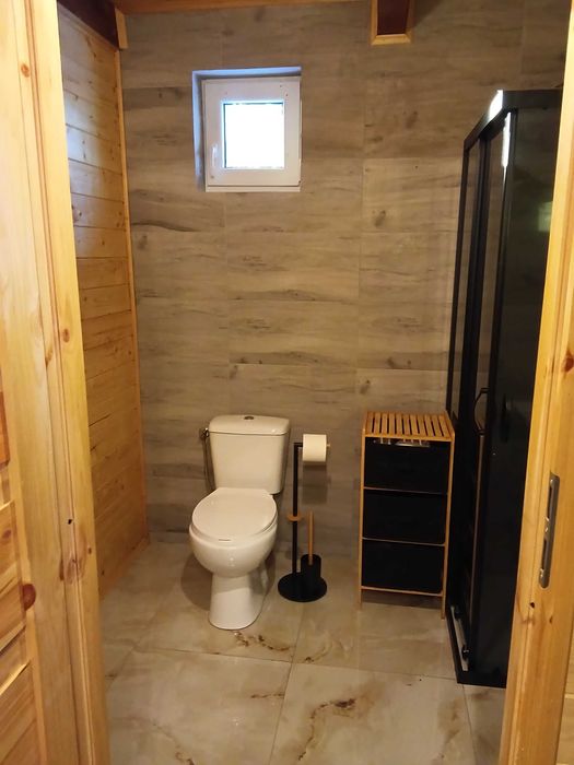 Domek z jacuzzi na wynajem w Komarówce gm. Sosnowica