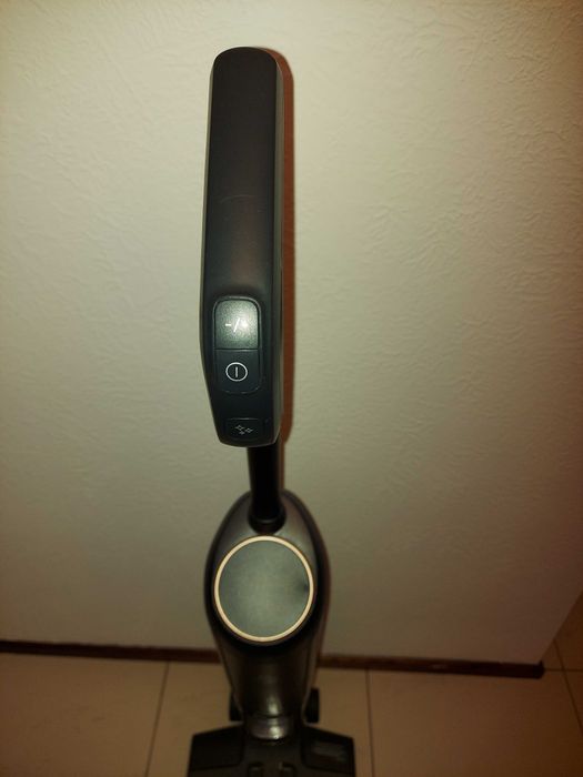 Odkurzacz pionowy Electrolux Ultimate 800. Jak nowy.