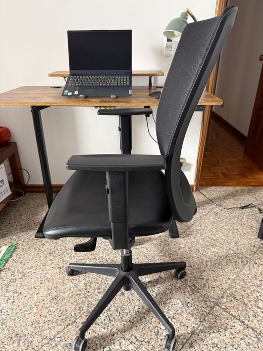 Conjunto Completo Teletrabalho: Secretária Elétrica Regulável + Cadeira Ergonómica