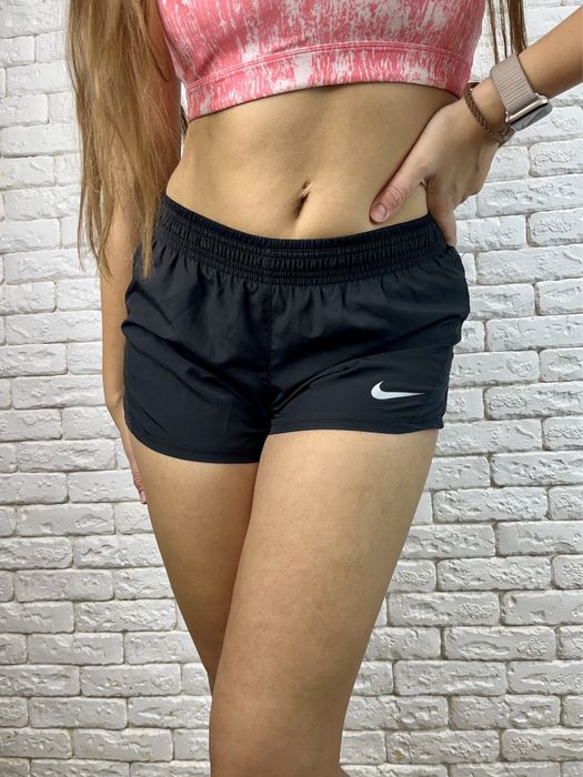 Жіночі спортивні шорти Nike  чорні