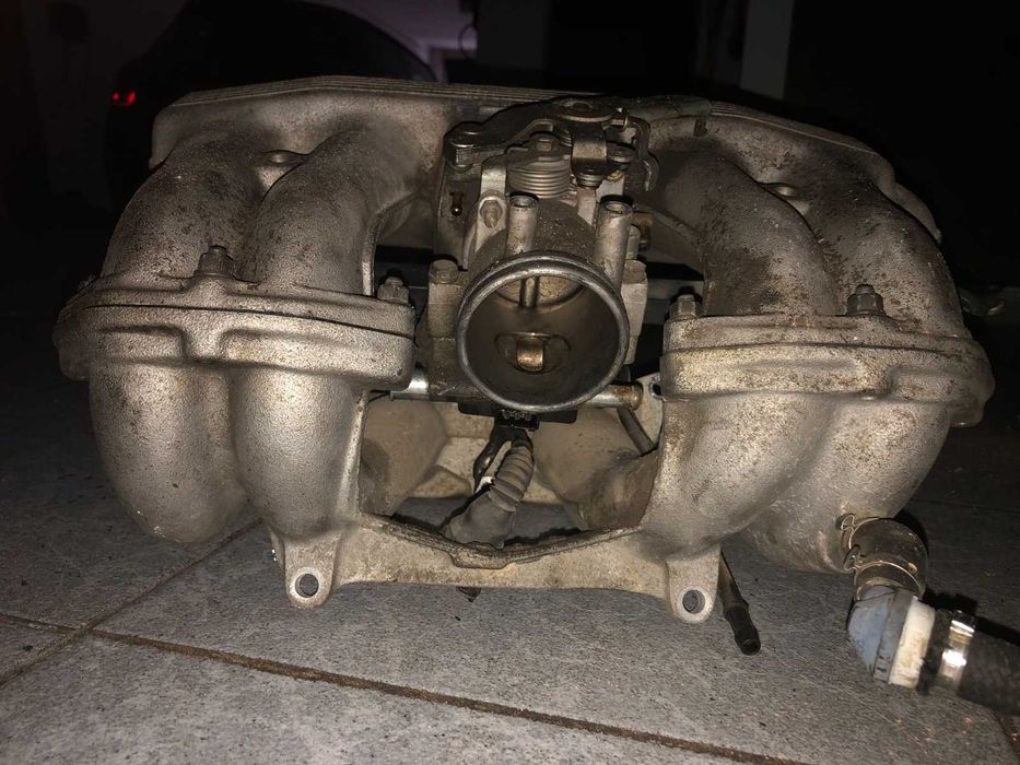 Colector de admissão M40B16 BMW E30 Touring de 1993 (Injectores Lucas)