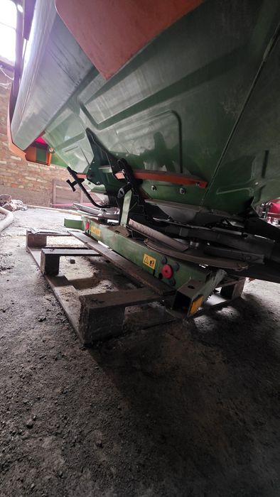 Розкидач мінеральних добрив Amazone Zaam 1001