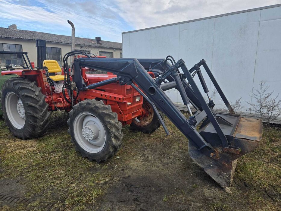 Ciągnik rolniczy Renault z turem