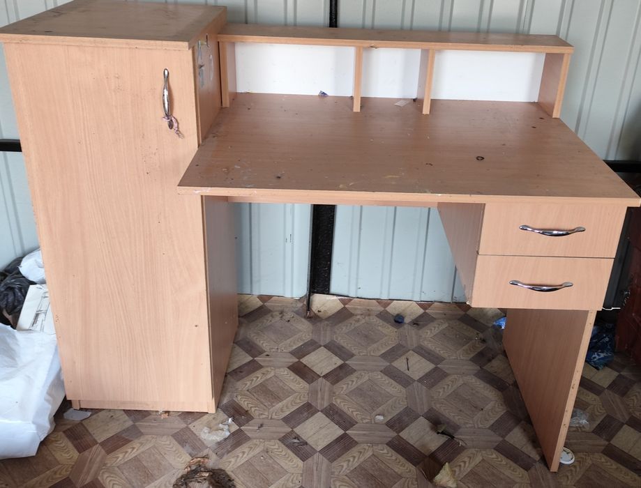 Дитячий стіл-парта.