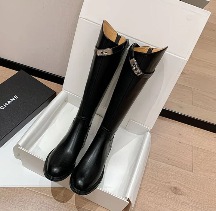 Продам сапоги нові