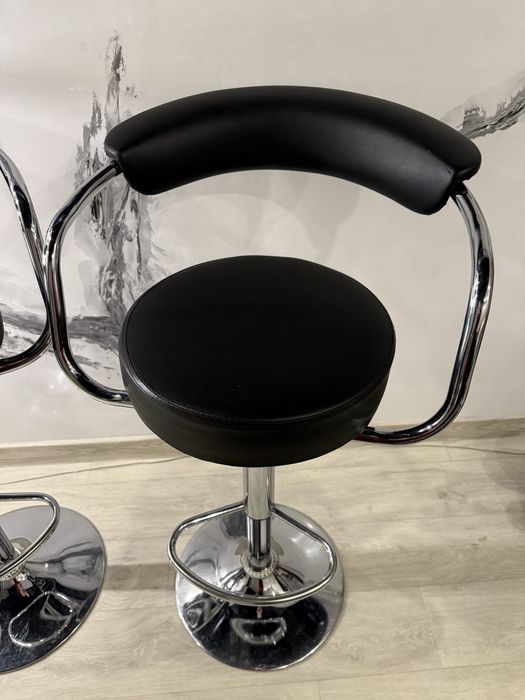 Барний стілець зі спинкою