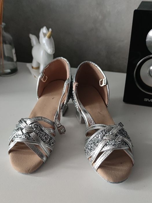 Сріблясті туфлі для бальних танців танцювальні. Танцевальные туфли