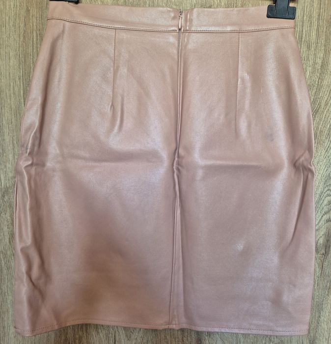 Spódnica w kolorze pudrowego różu