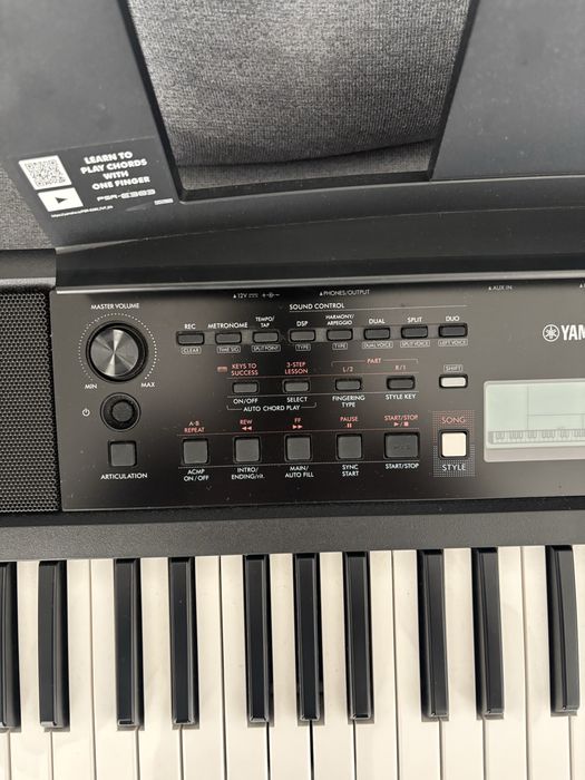 Teclado Yamaha PSR-E383
