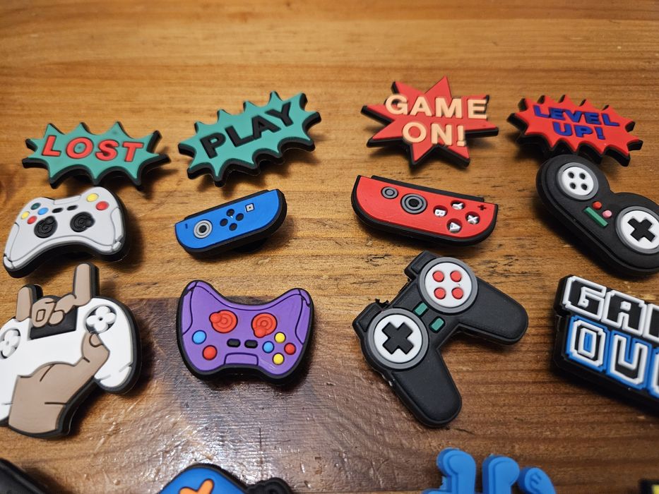 Pins przypinki do crocs playstation dla gracza