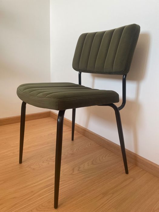 Par de Cadeiras em Veludo Verde – Estilo Retro – Como Novas