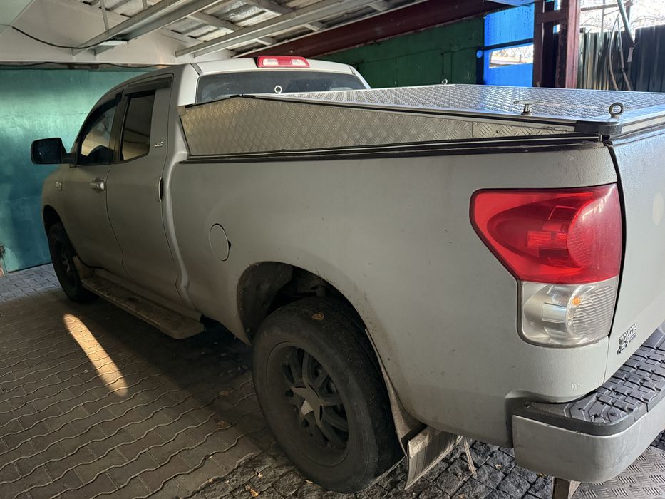 Продам тойота тундра