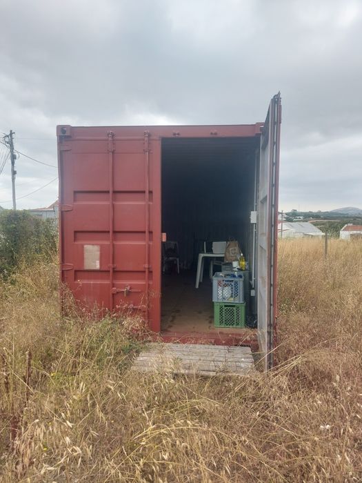 Vende-se  um contentor