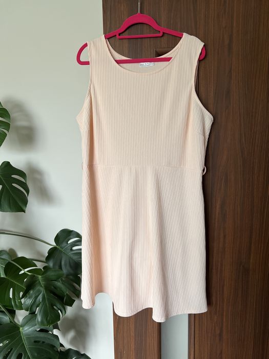 Plisowana morelowa sukienka 48/50/52