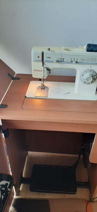 Máquina costura Singer.
