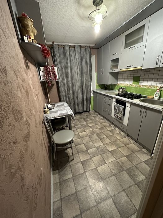 Велика 4 - кімнатна квартира -6 окремих місць