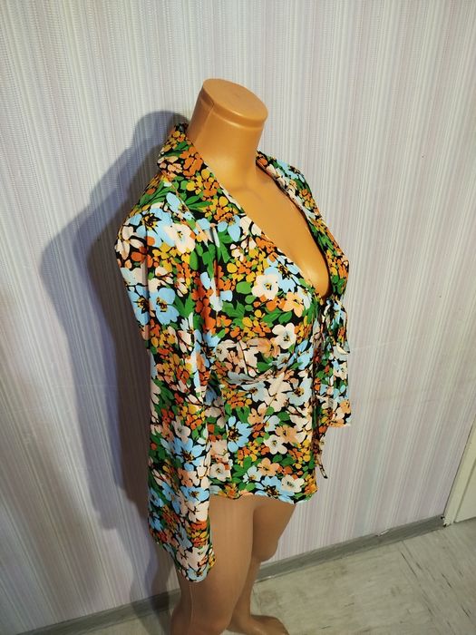 Яркая новая цветочная Блуза Wednesday's Girl с завязками (Размер S)