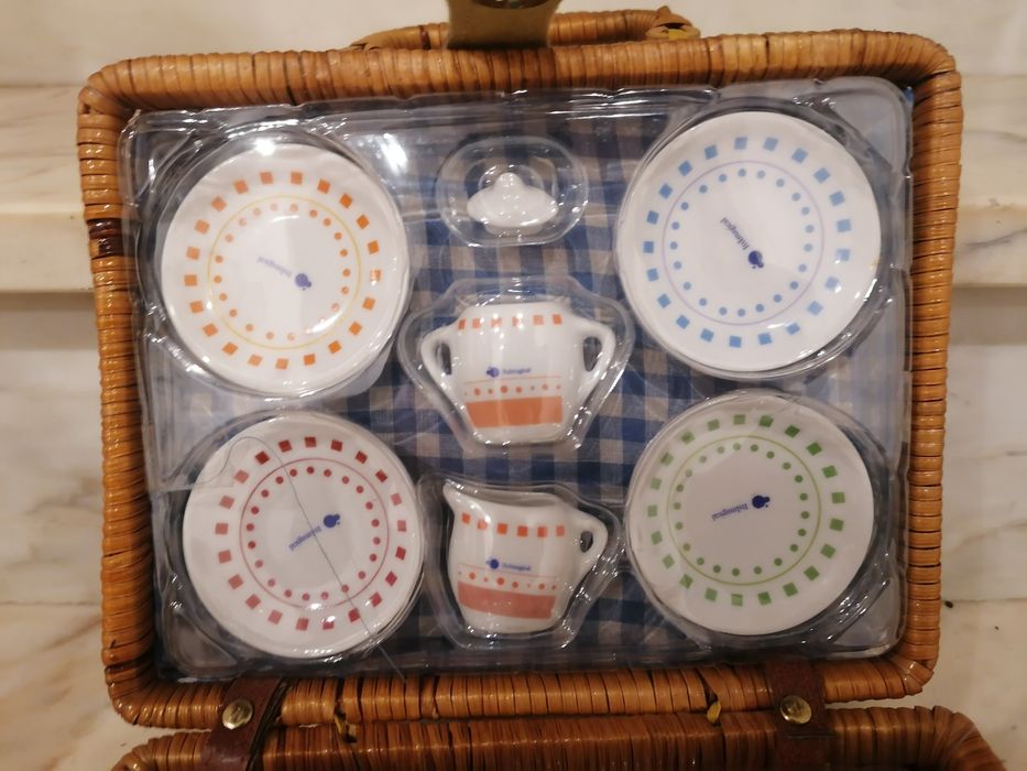 Cesta de Piquenique com Conjunto de loiça